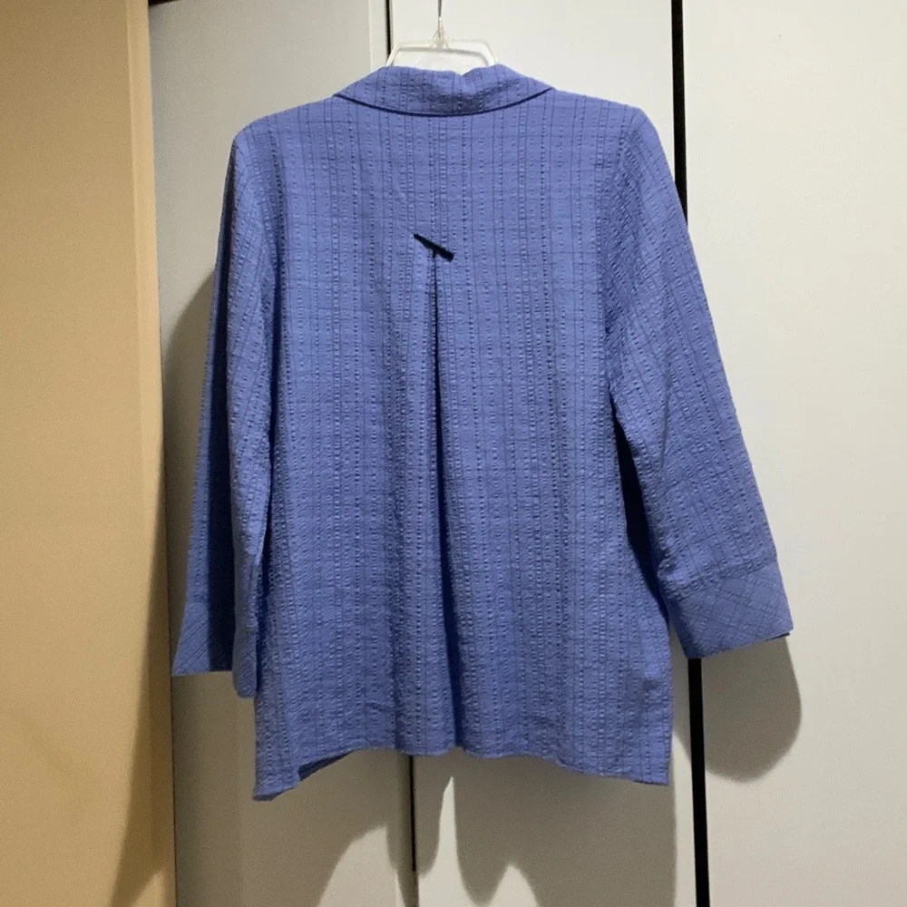Habitat Women's Purpleish Blue Textured Button Down Shirt Size L - Picture 2 of 4